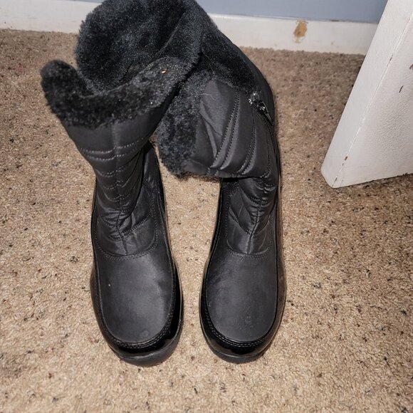 Botas - Picture 2 of 3